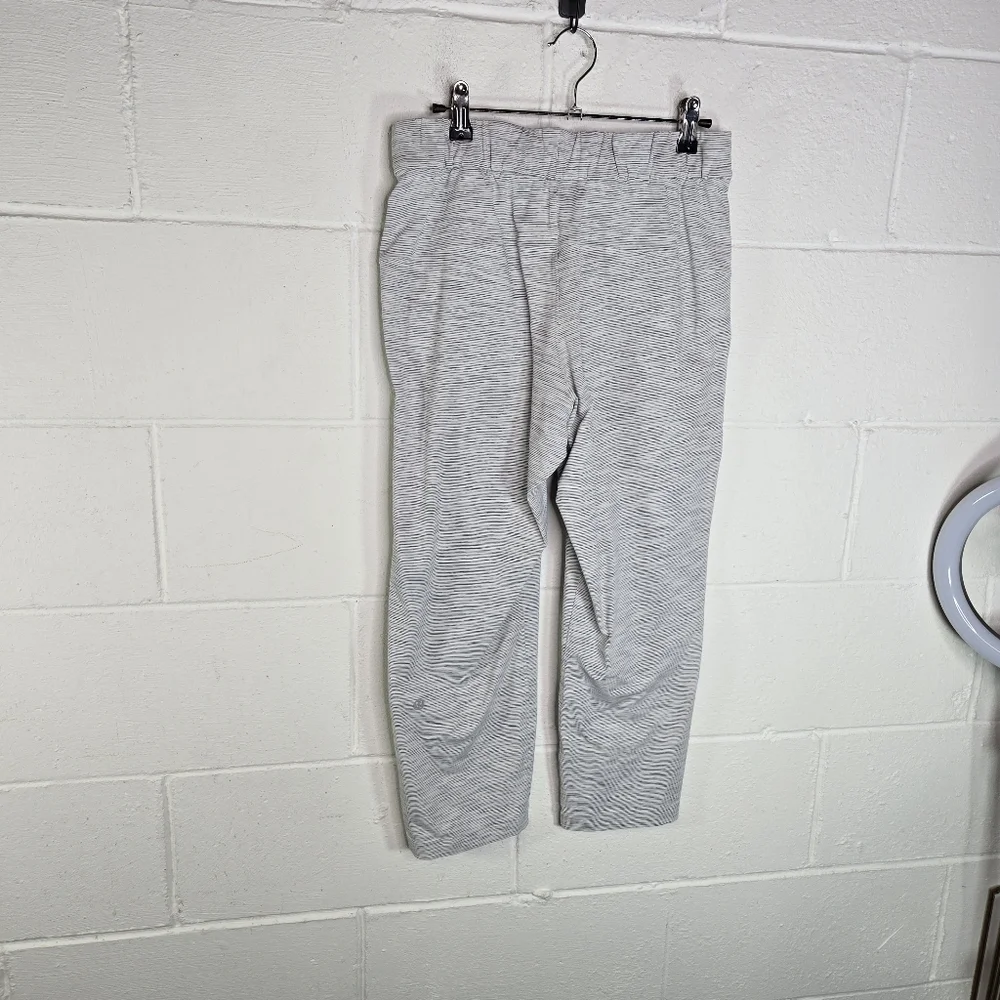 Lululemon mid rise barrel leg cropped pants